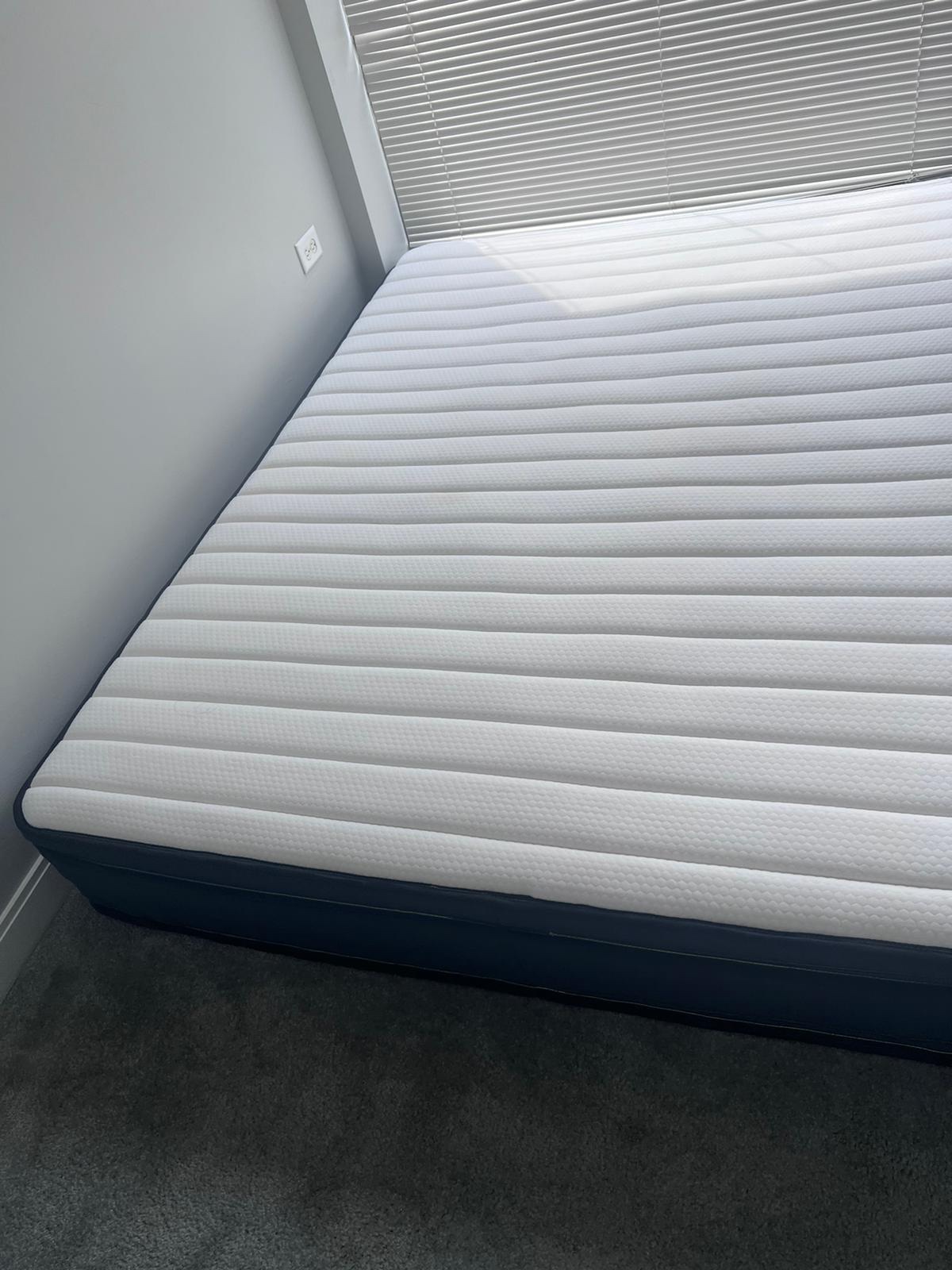 10” Queen Hybrid Mattress - photo 4