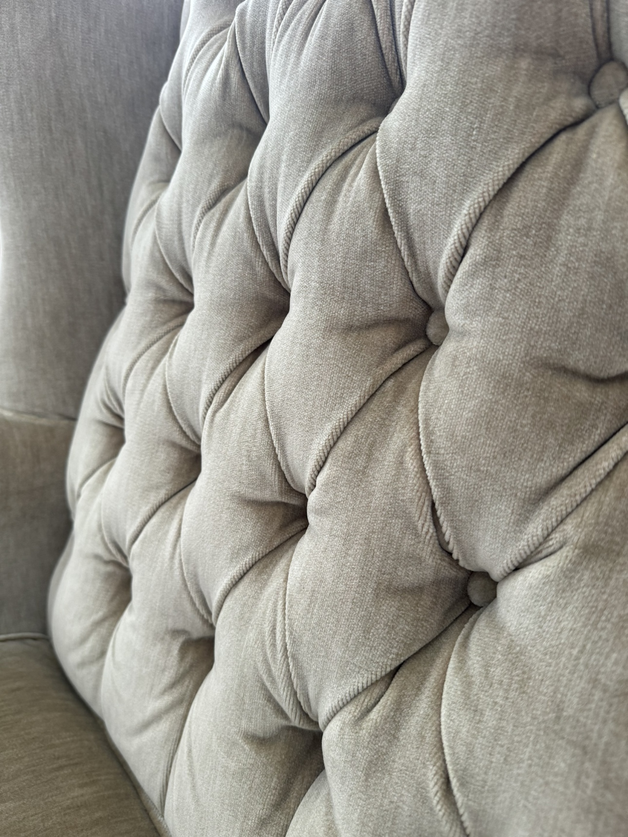 Pair of wing chair like new condition - photo 3