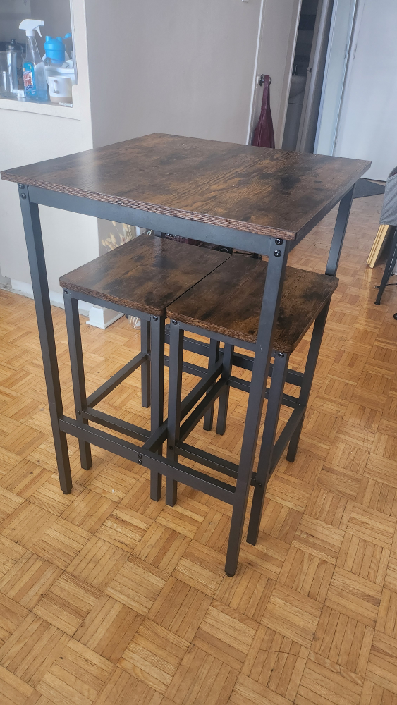 kitchen bar with 2 chairs thumbnail