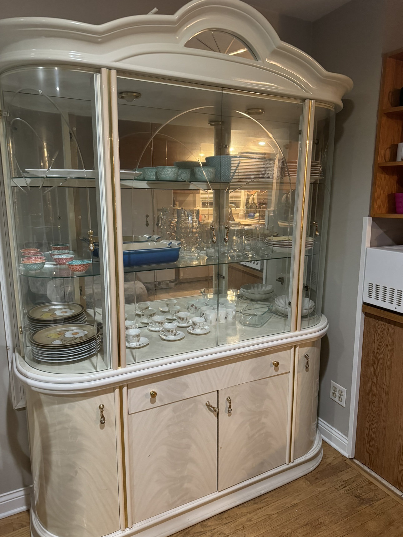 Dining table with 6 chairs and china cabinet - photo 4