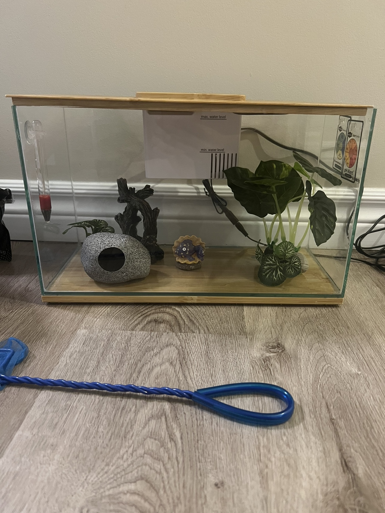 Fish Tank and accessories image indicator(2)