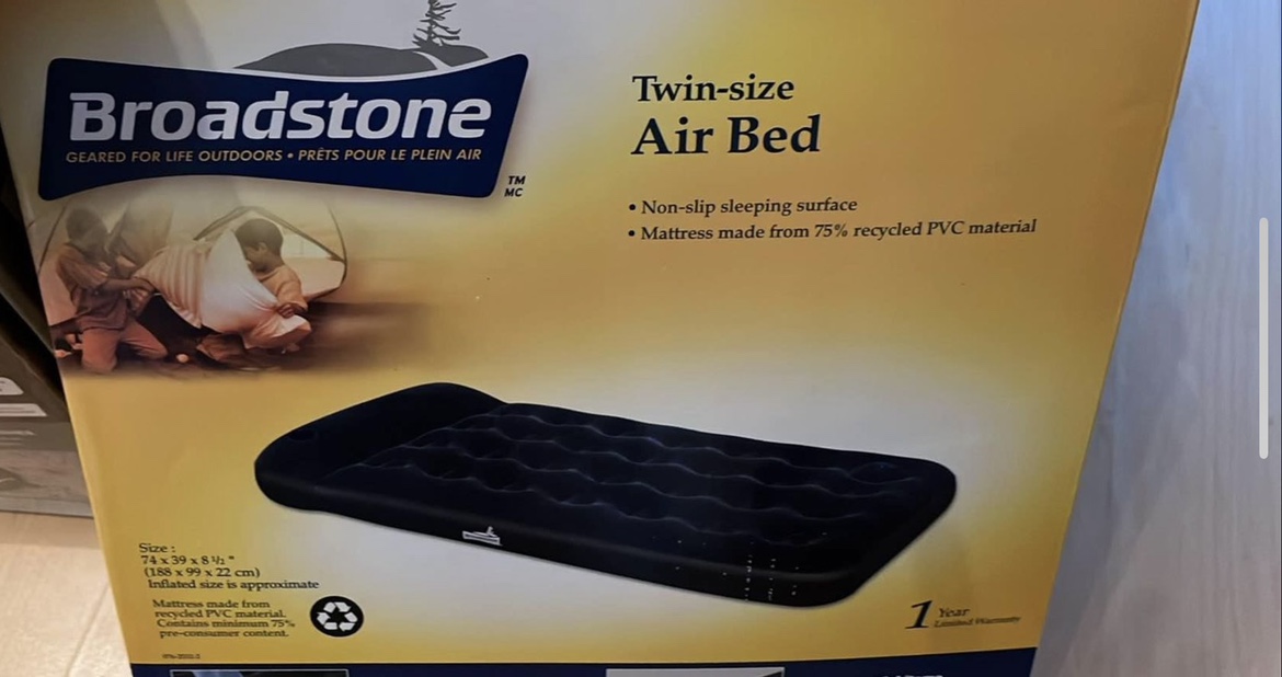 Twin size air bed - photo 2