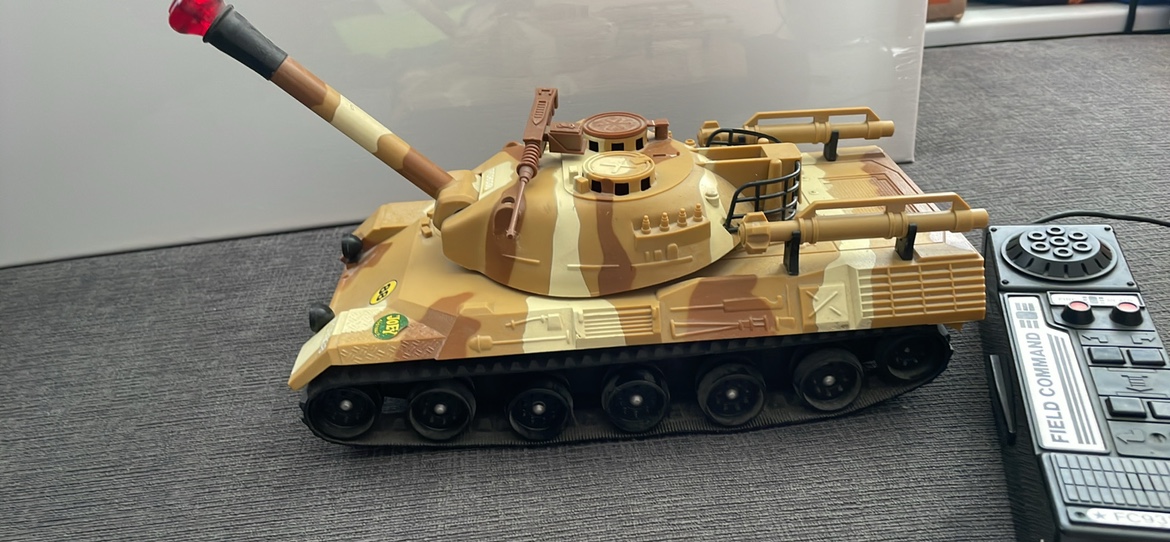 Vintage 1984 remote army tank. image indicator(8)