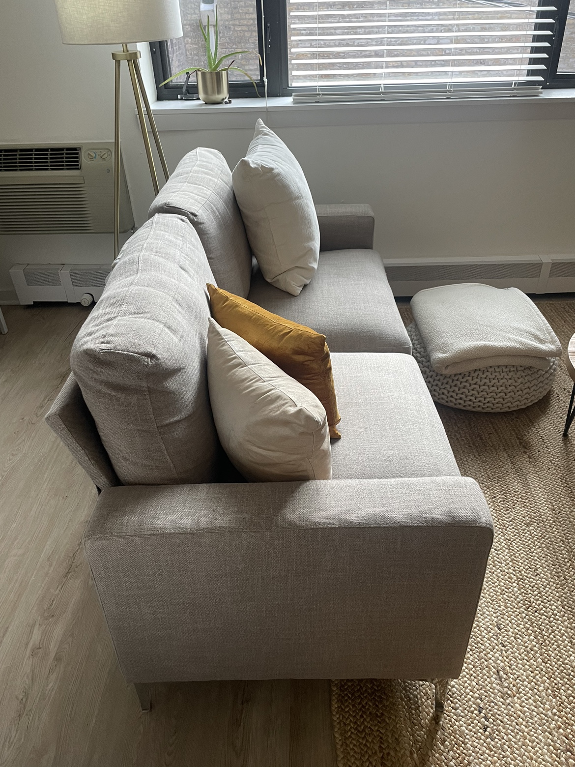 Couch - photo 3