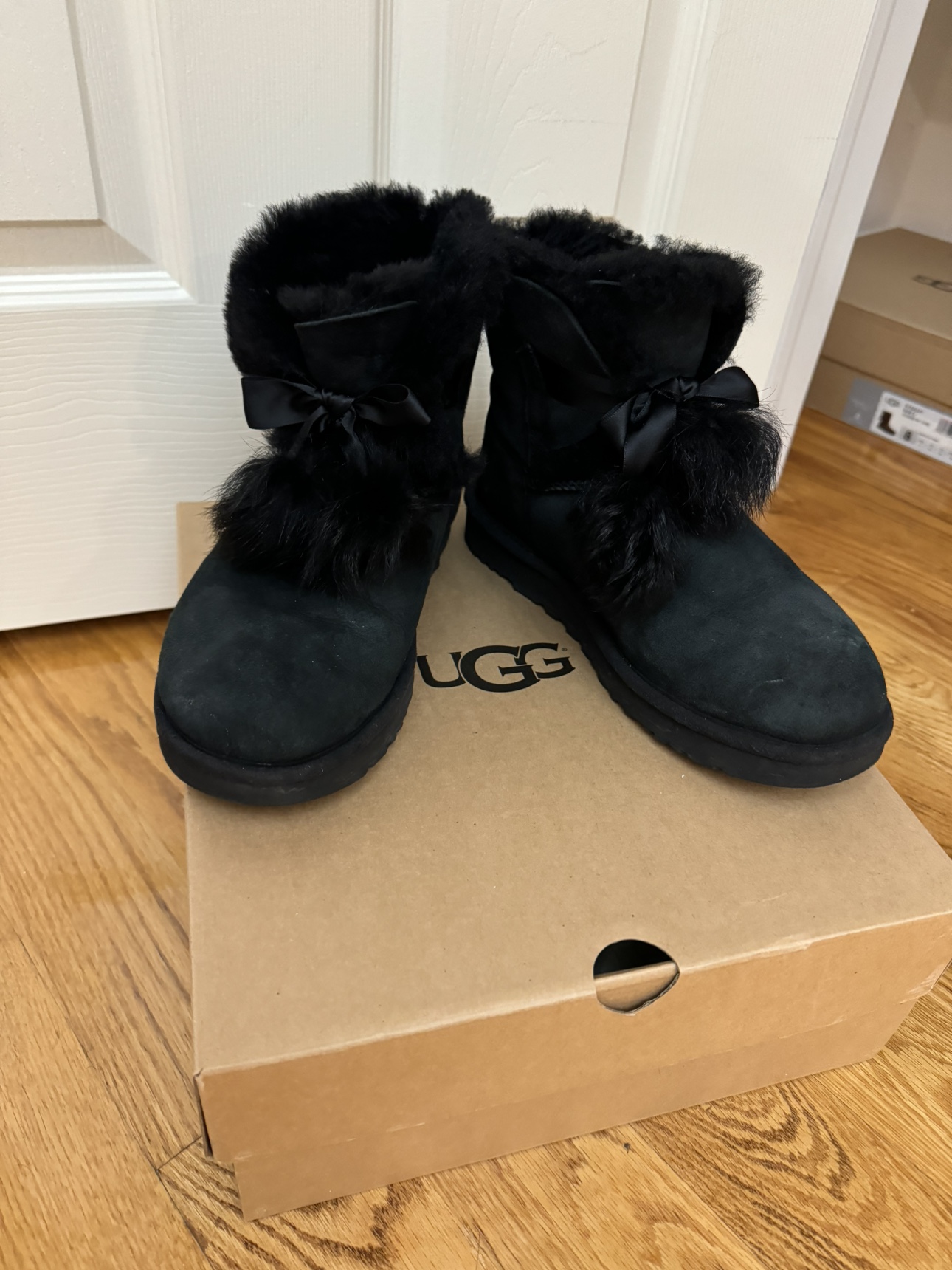 Black short Uggs thumbnail