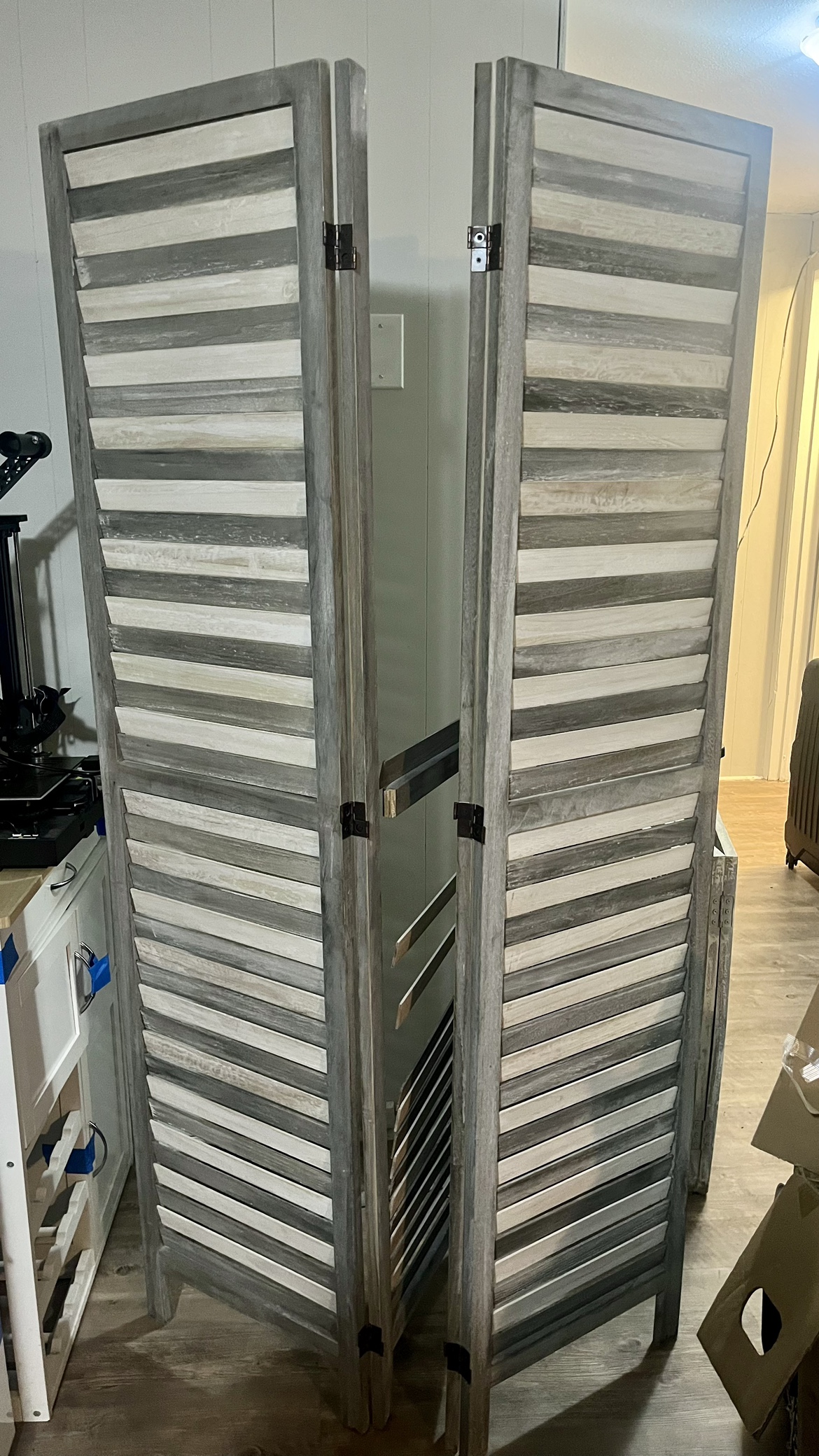 Room divider - partially damaged thumbnail