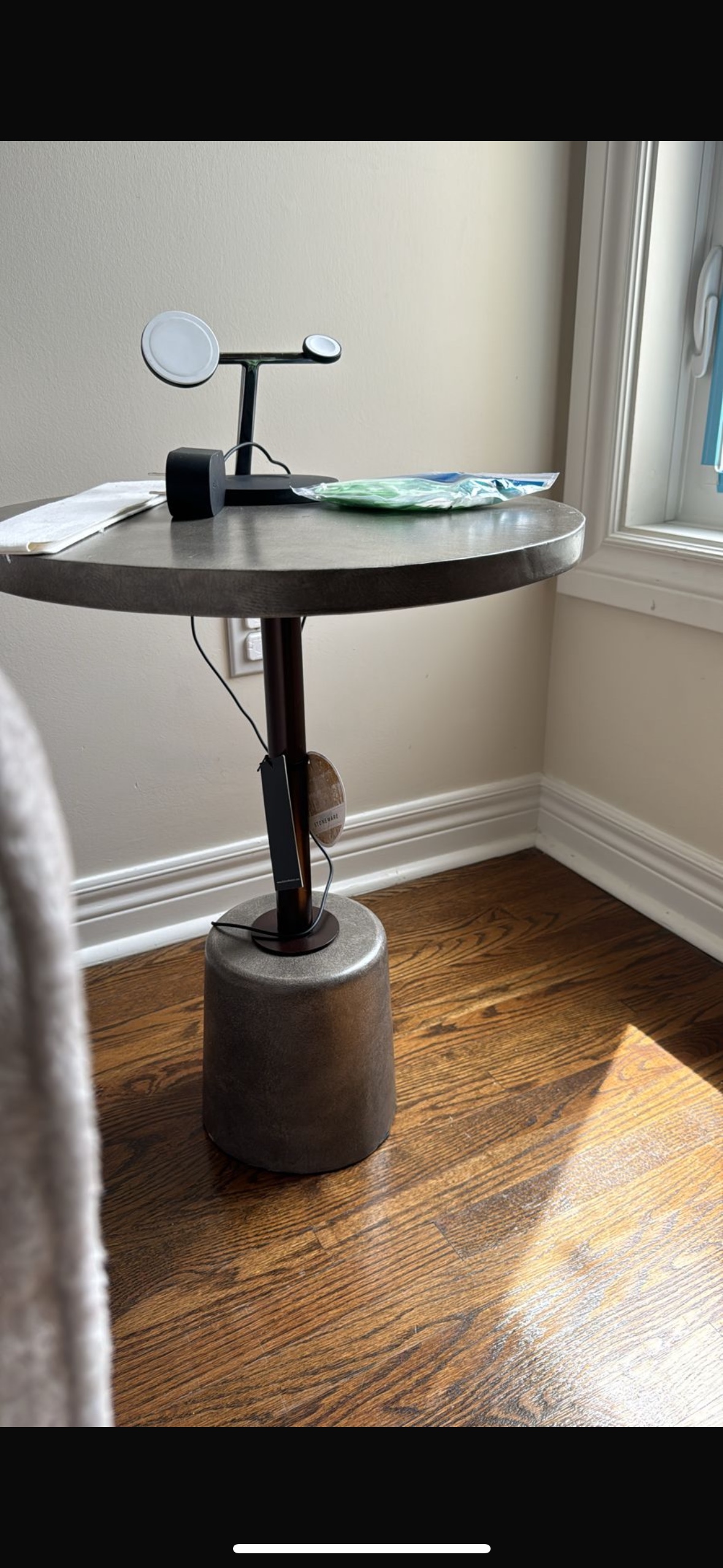 Corner table