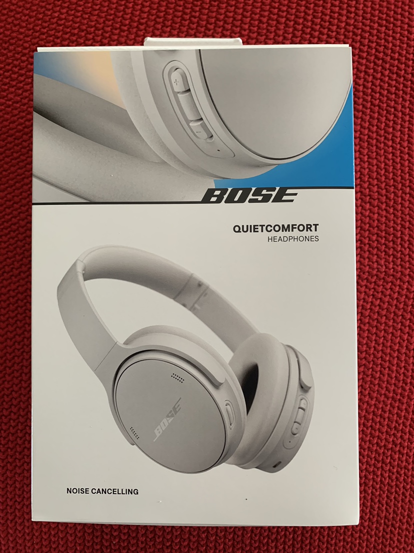 Bose Quite Comfort Noise Cancellation Headphones. thumbnail
