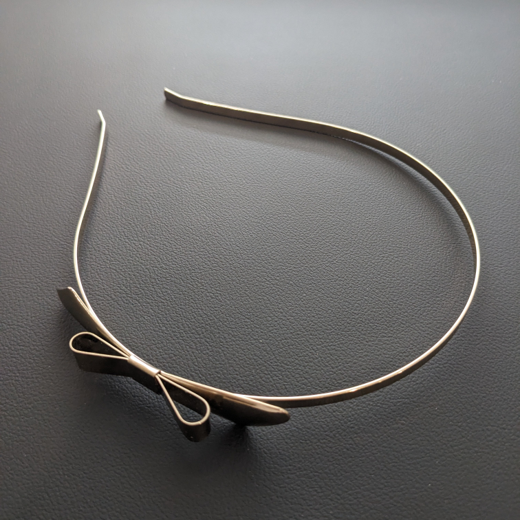 Gold bow headband from Japan image indicator(2)