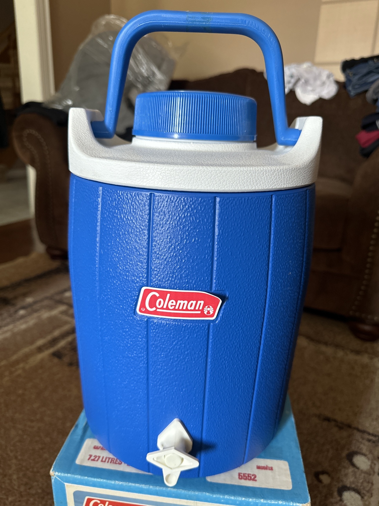 Coleman water jug 7.27L - photo 2