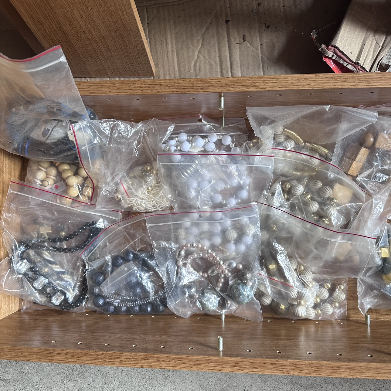 Vintage Beads/Jewellery-NEW image indicator(2)