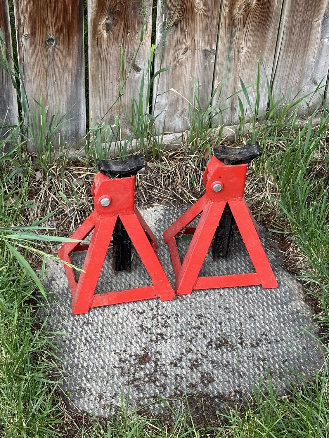 Jack stands (2 ton capacity)