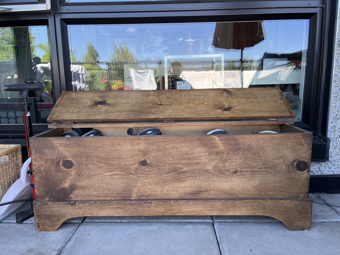 ⚽️moving out sale! Indoor/outdoor storage bench - photo 2