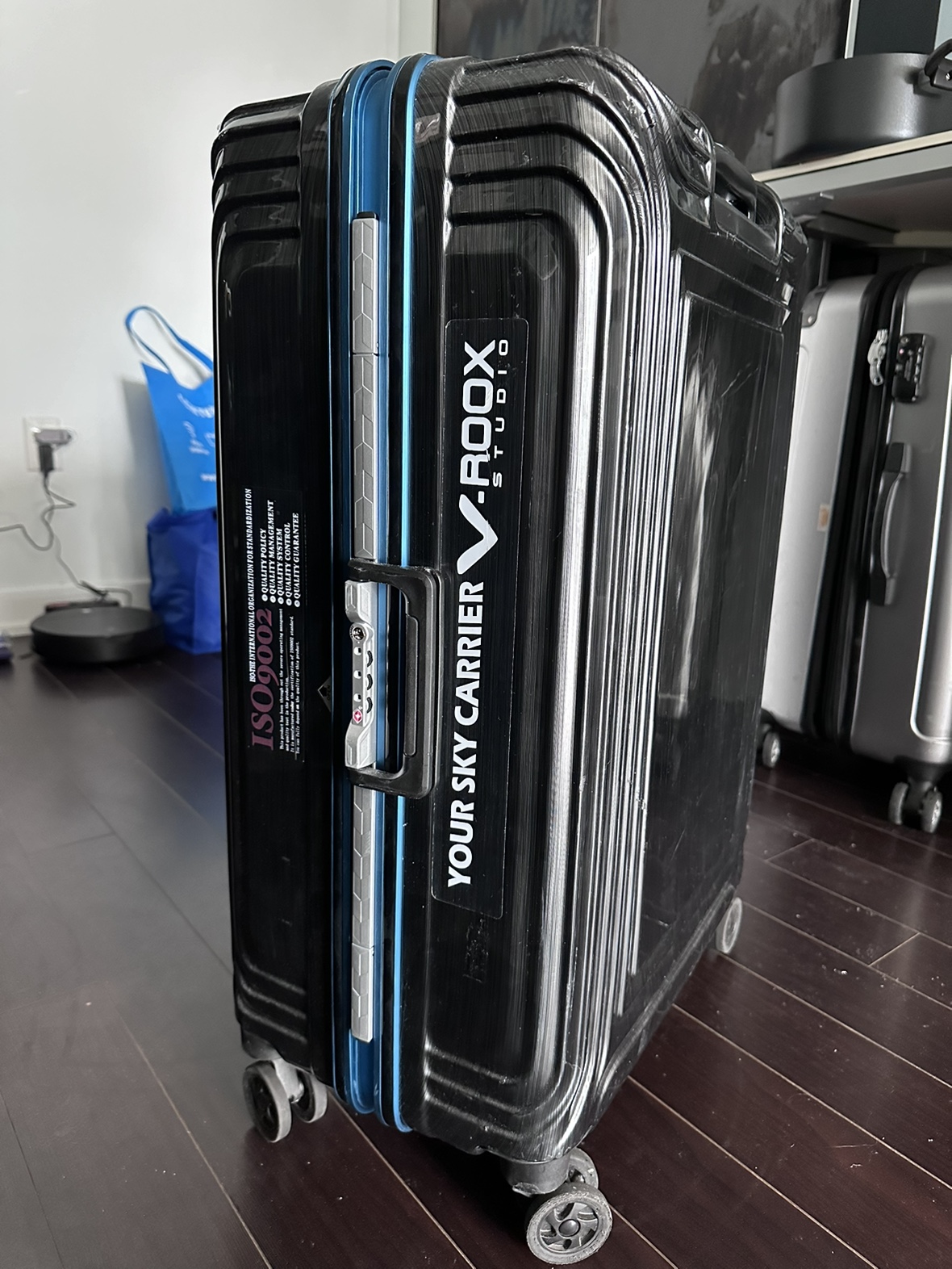 V-Roox studio 28inch luggage - photo 2