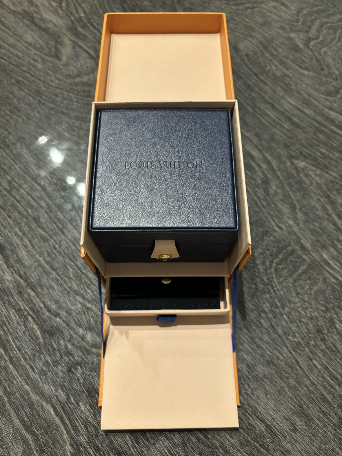 LV authentic Fine Jewelry Box Set image indicator(2)