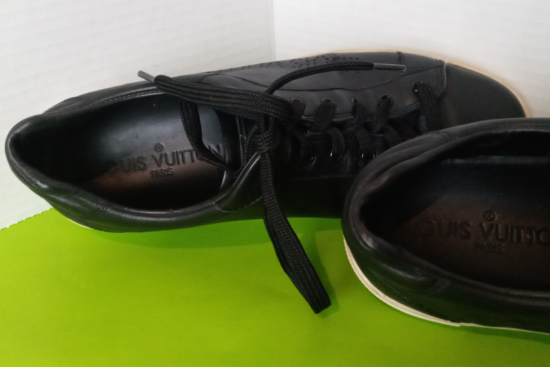 LOUIS VUITTON women's Size 6- black leather walking shoes. image indicator(4)