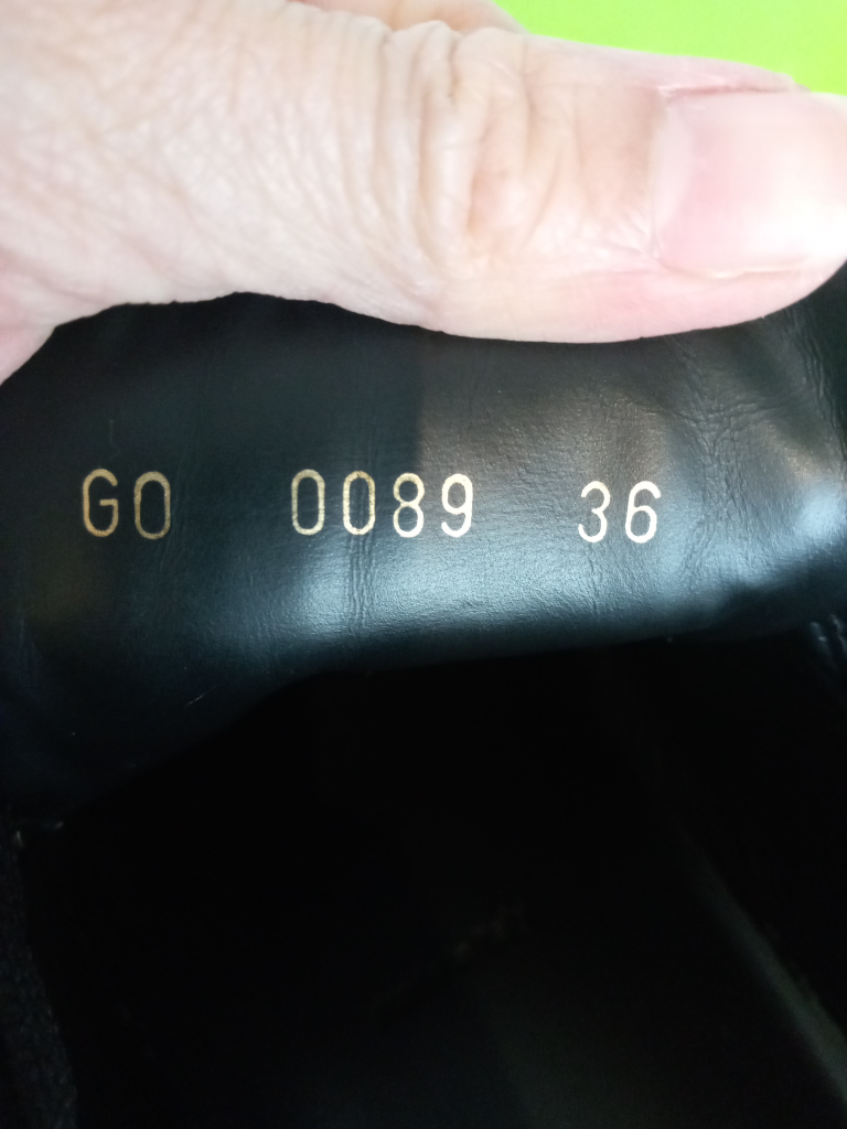 LOUIS VUITTON women's Size 6- black leather walking shoes. image indicator(6)