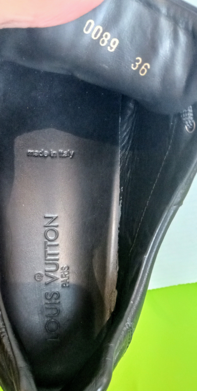 LOUIS VUITTON women's Size 6- black leather walking shoes. image indicator(8)