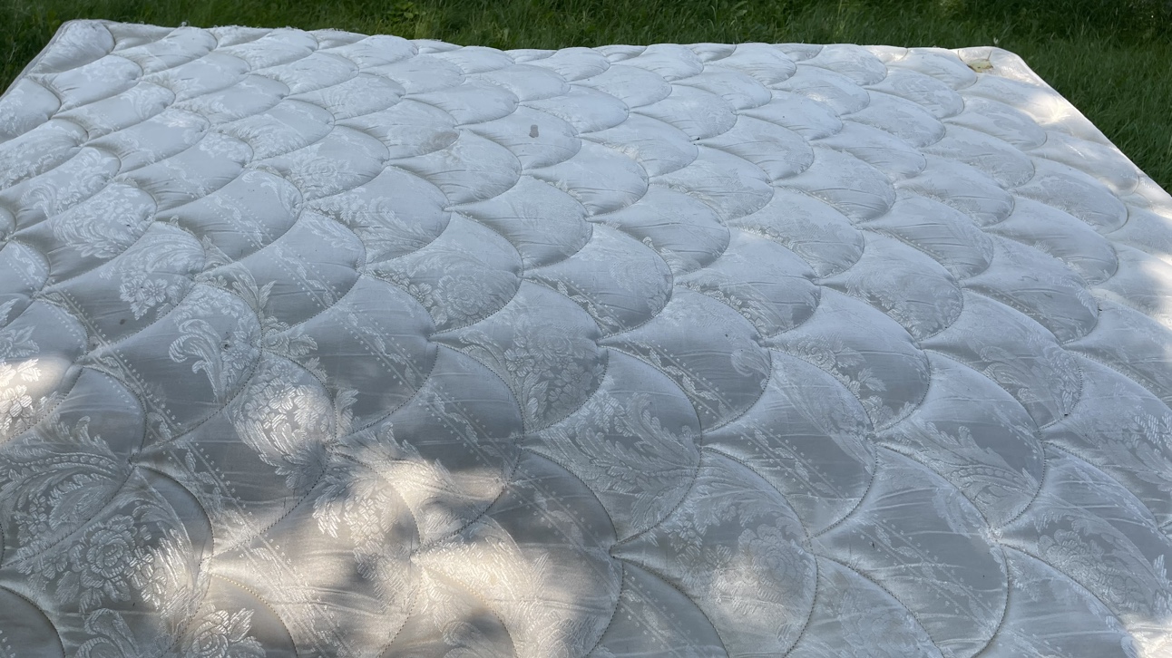 Queen size mattress - photo 3