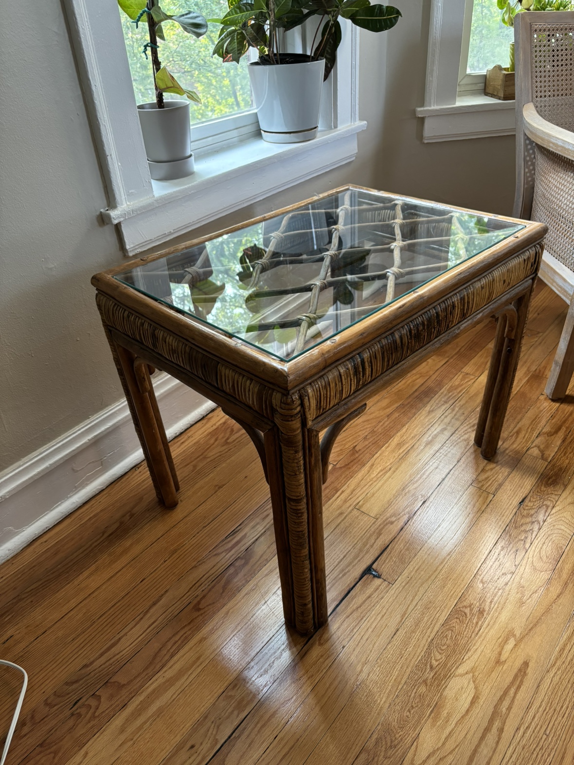 Rattan side table with glass top - photo 2