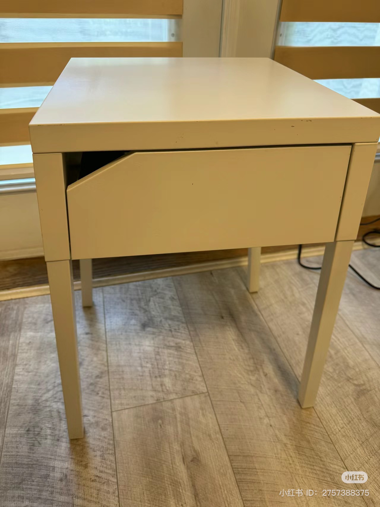 Bed side desk