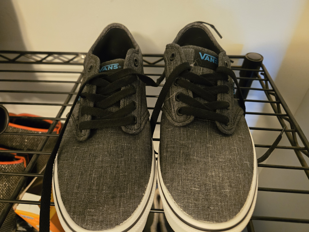 mens 9.5 Van's. Never worn