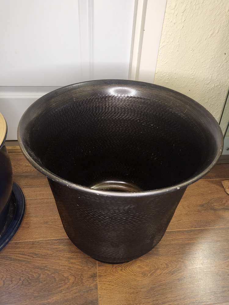 Large metal planter - photo 2