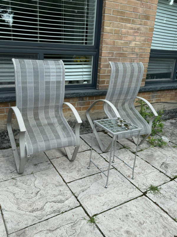 Patio/Garden chairs and table thumbnail