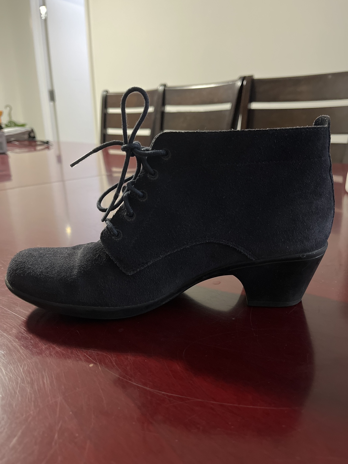 Clarks women's size 8.5 navy blue velvet shoes image indicator(3)