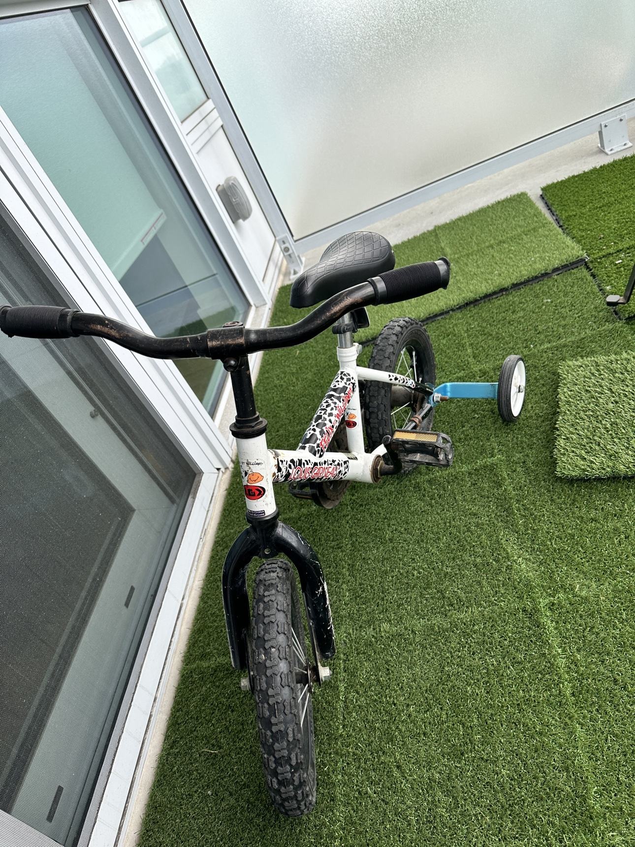 Kid’s bicycle with training wheels - photo 3