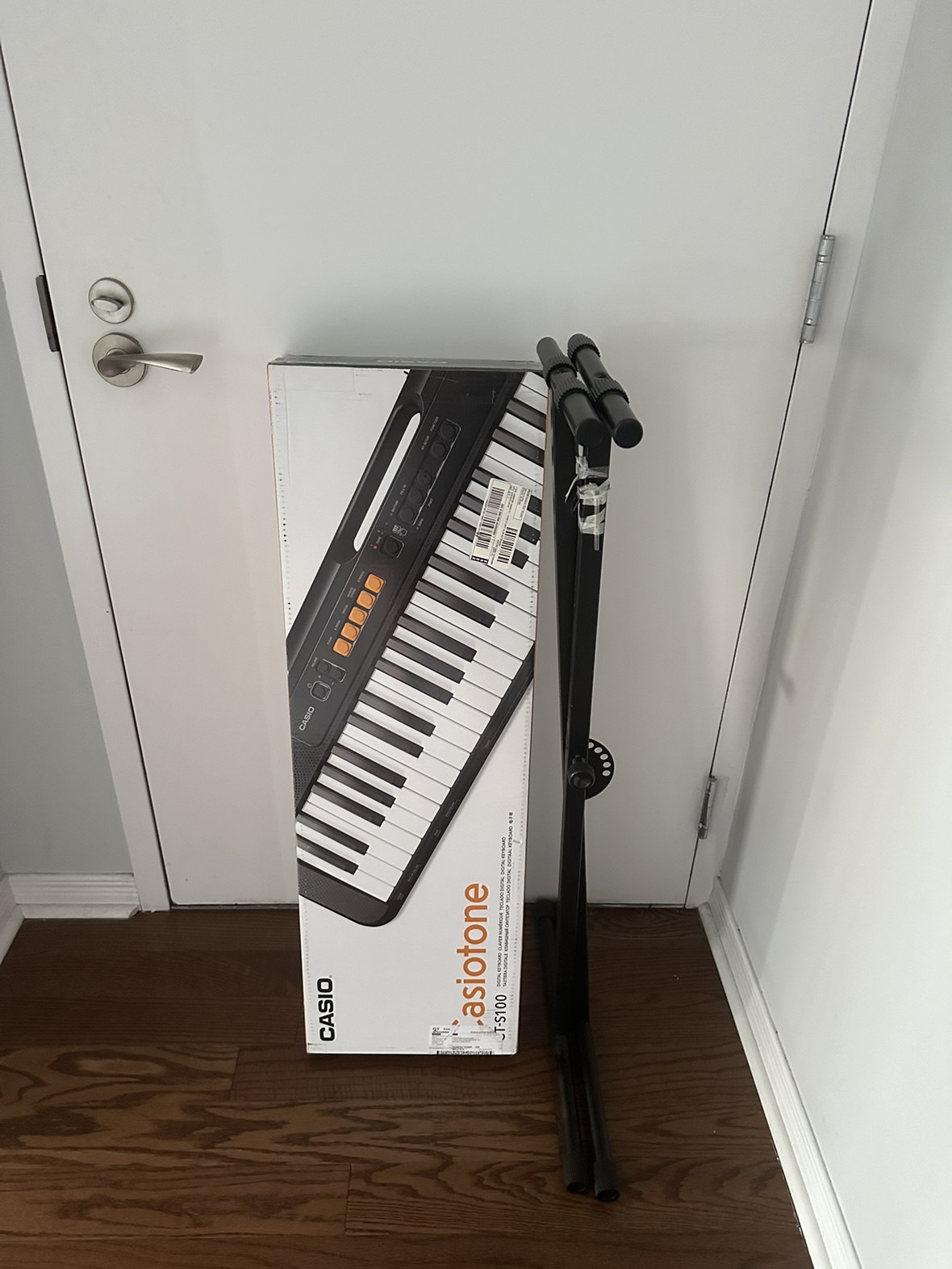 Casio keyboard with stand - photo 3