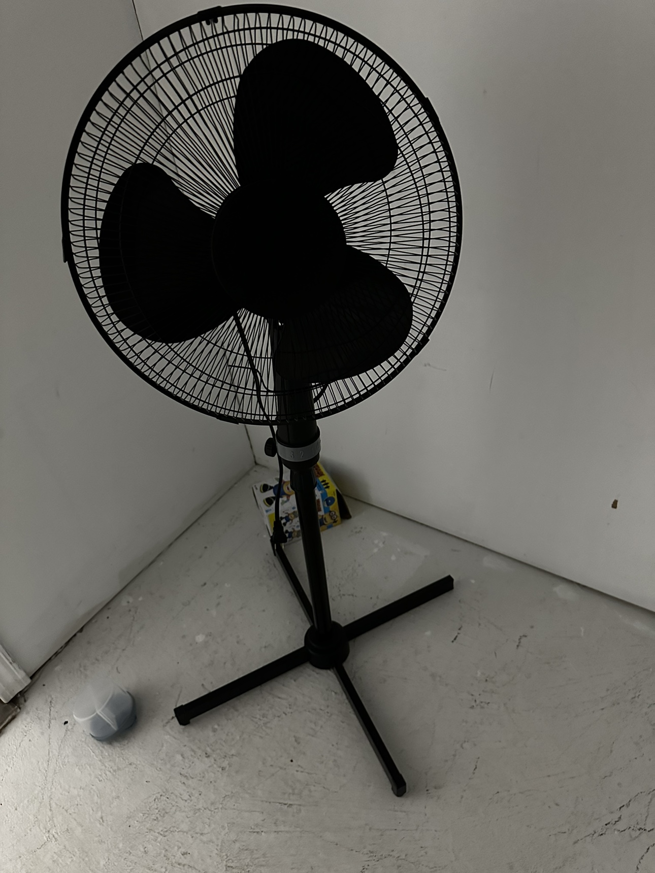 Standing fan