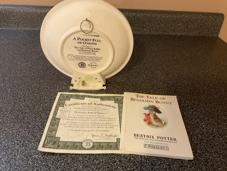 The Tale of Peter Rabbit and Benjamin Bunny Collector's Plate - photo 2