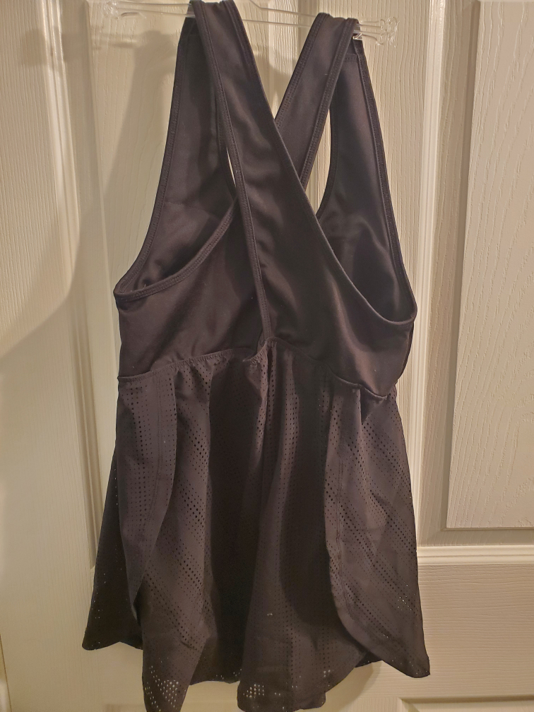 2 Sports tops #freecycle image indicator(2)