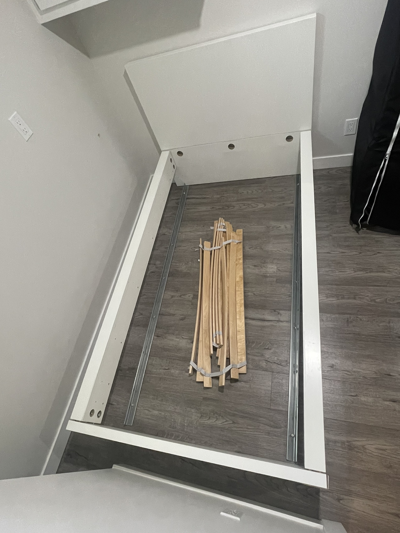 Twin bed frame - photo 2