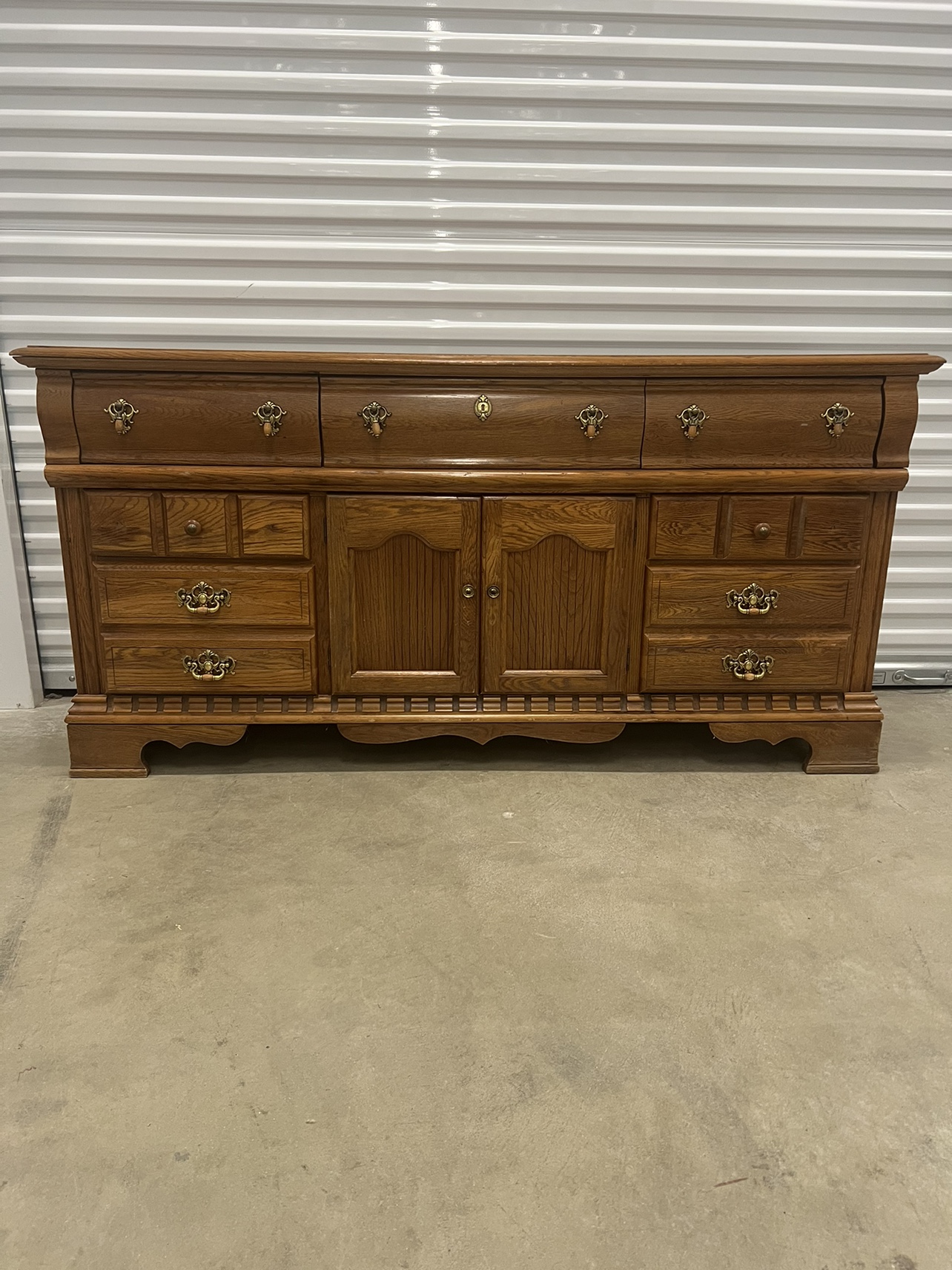 Dresser/ TV Stand