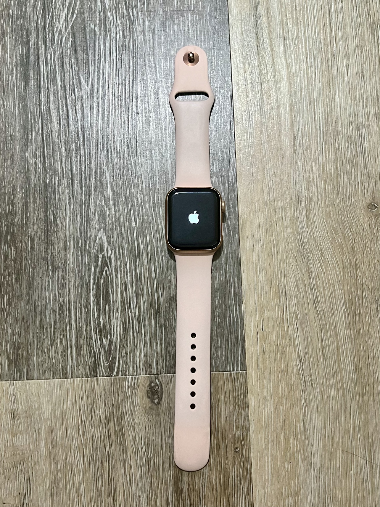 Apple Watch Series 4 40mm (GPS + Cellular) - Gold Aluminum Case