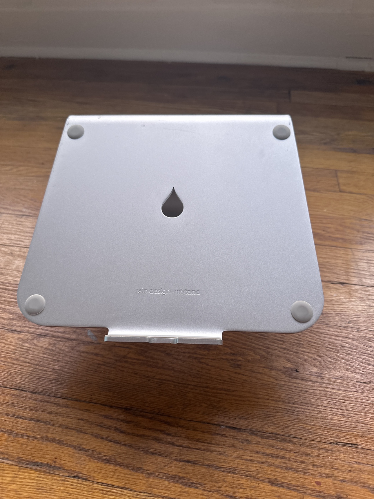Laptop stand