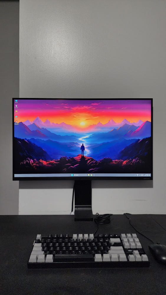 Samsung 32 inch  4K UHD  Monitor.