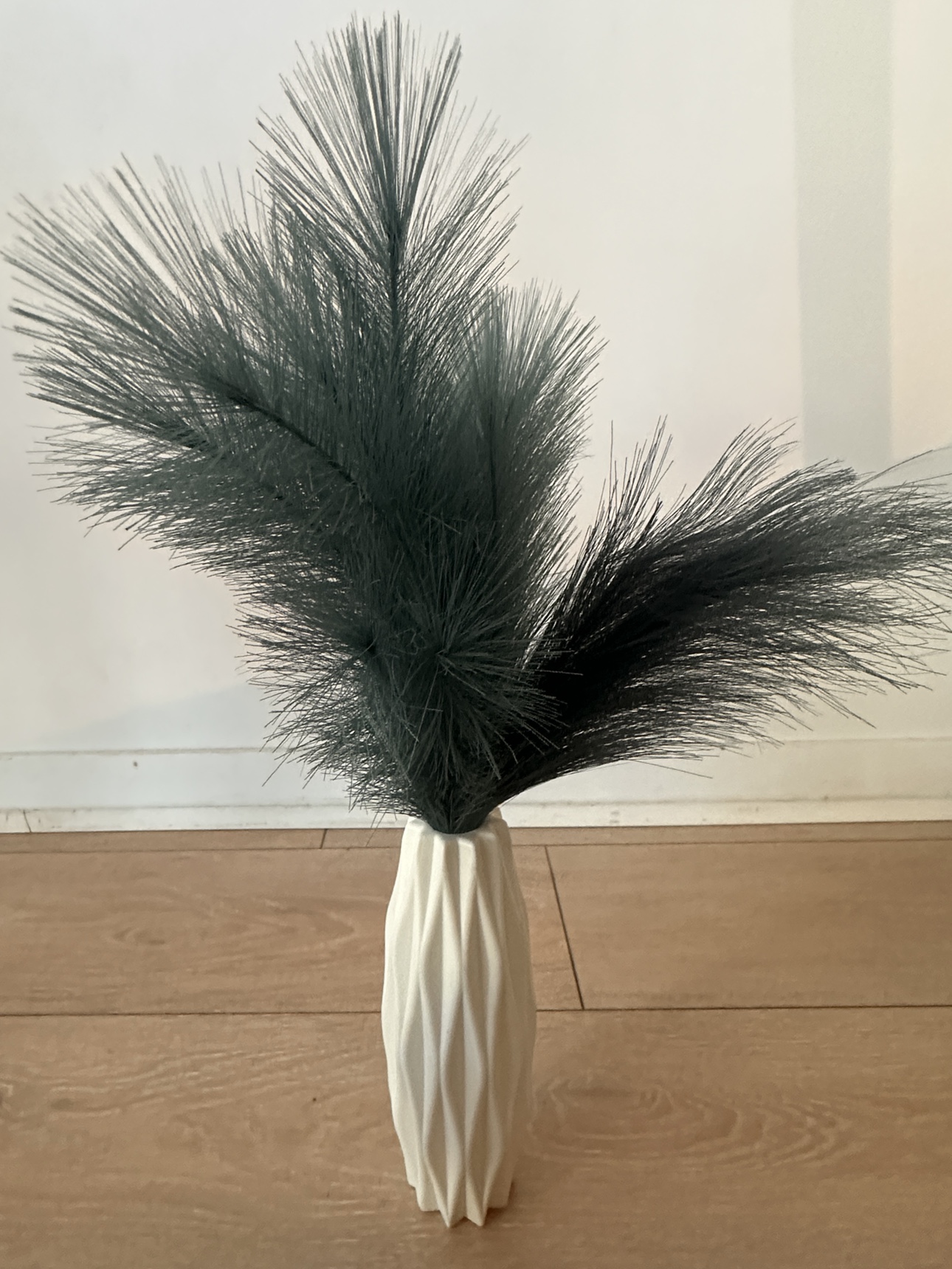 Dried pampus grass with the vase image indicator(3)