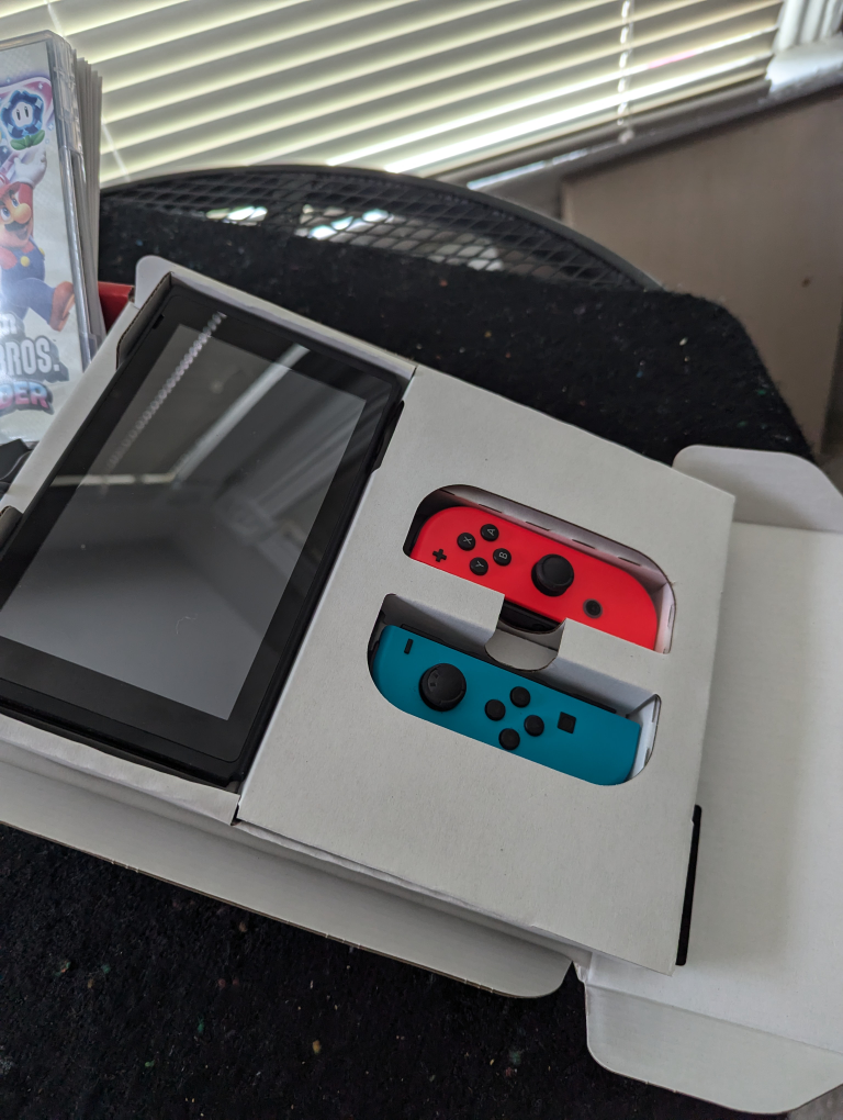 Nintendo Switch - photo 2