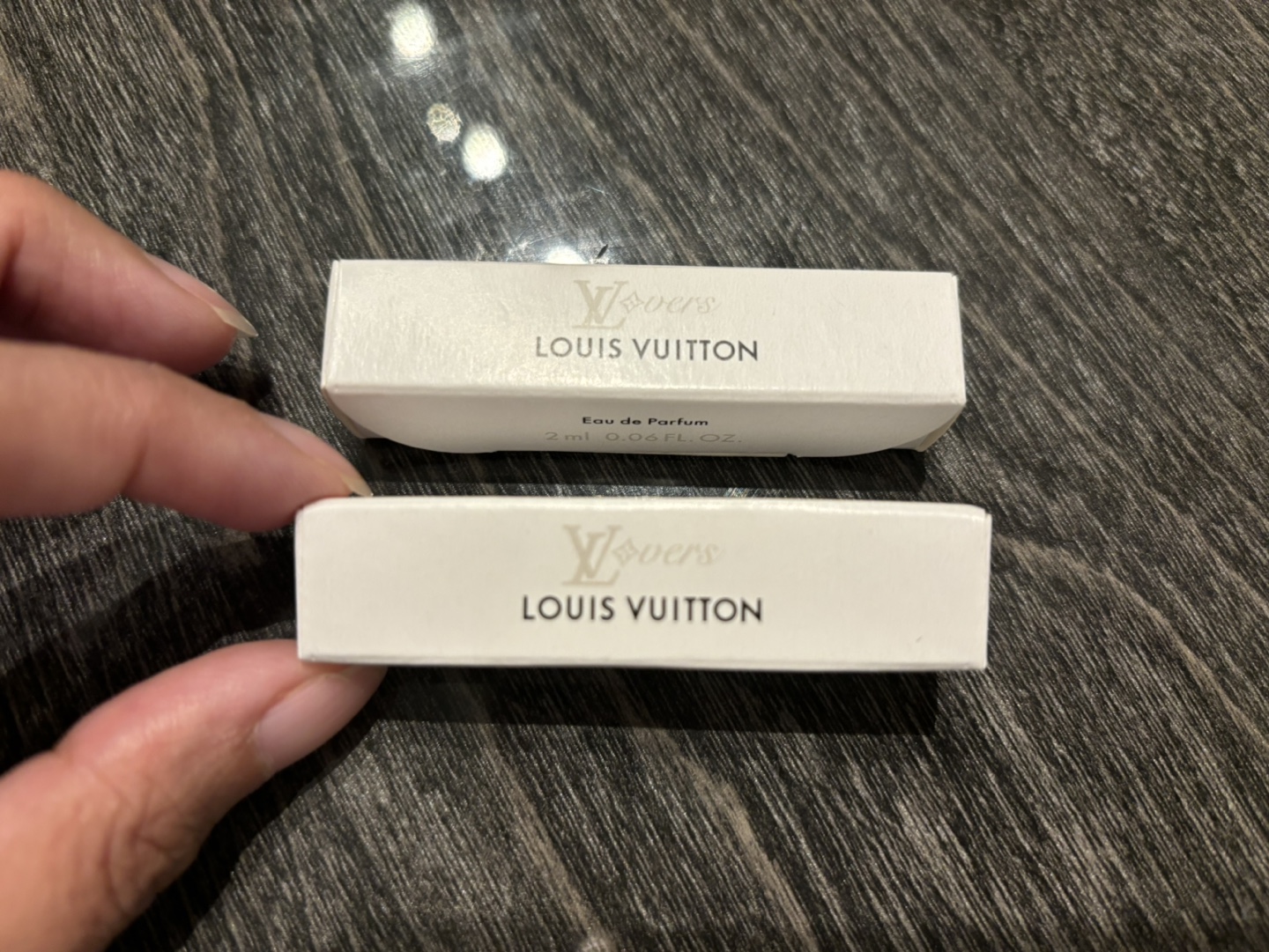 LV dust bag, shopping bag plus samples image indicator(4)