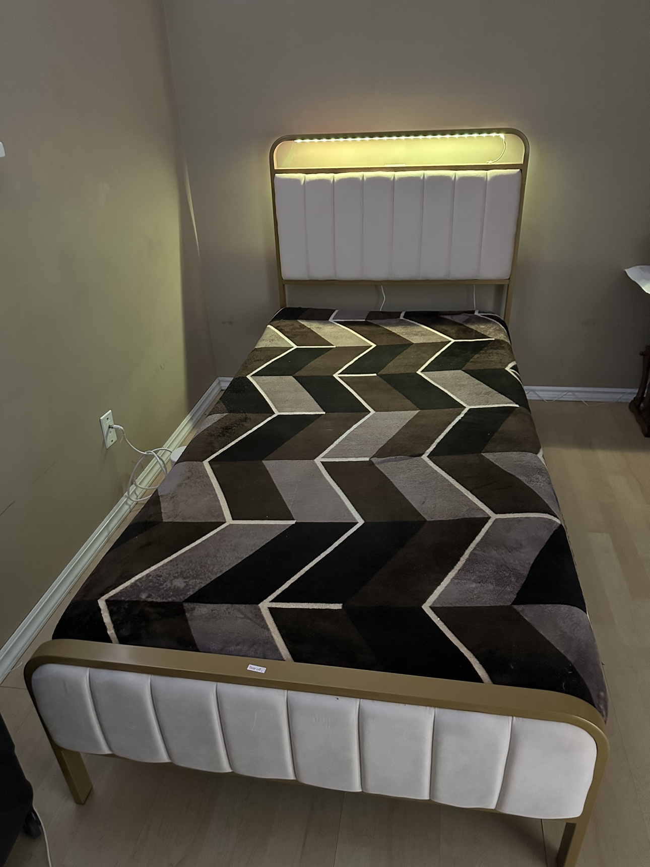 Twin size bed