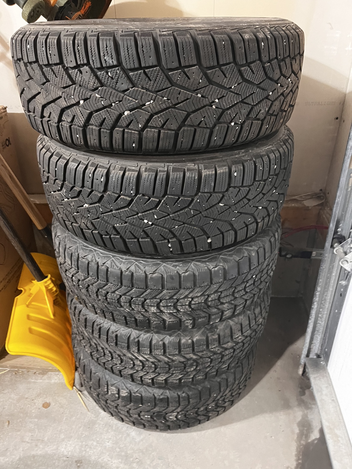 6 tires with rims - photo 2