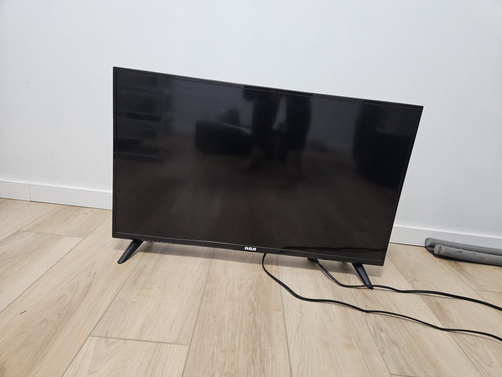 RCA 32' TV with original remote