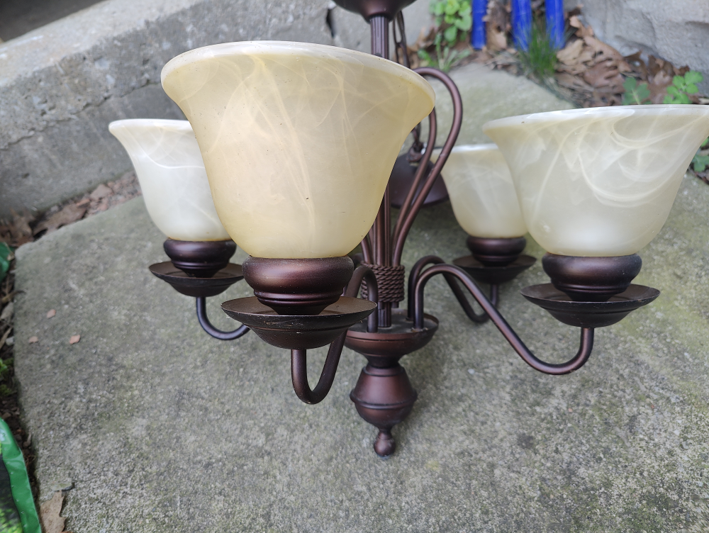 Ceiling light available - photo 2