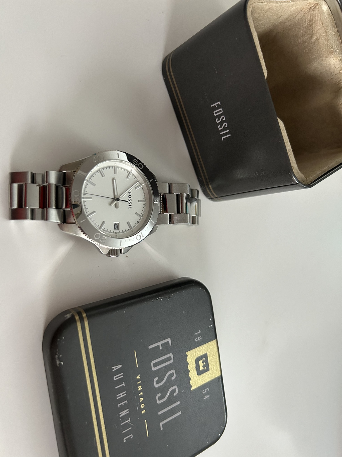 Fossil men’s watch image indicator(2)