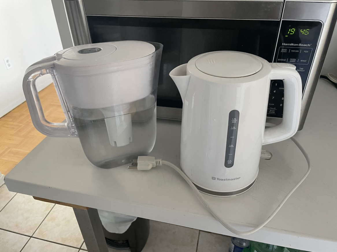 Hot water kettle and filter jug