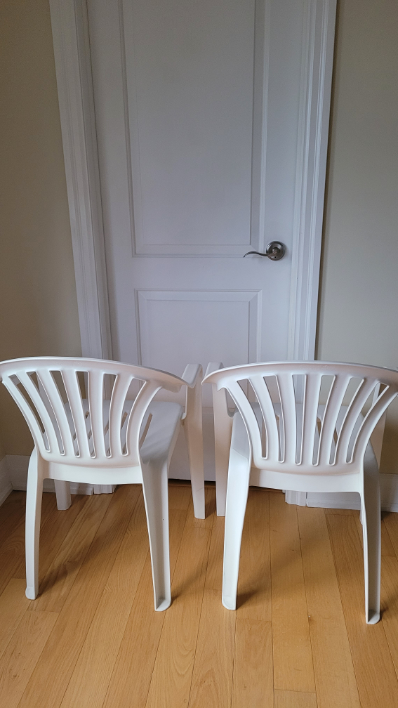 ⚽️ Plastic Chairs, 2ea - photo 2