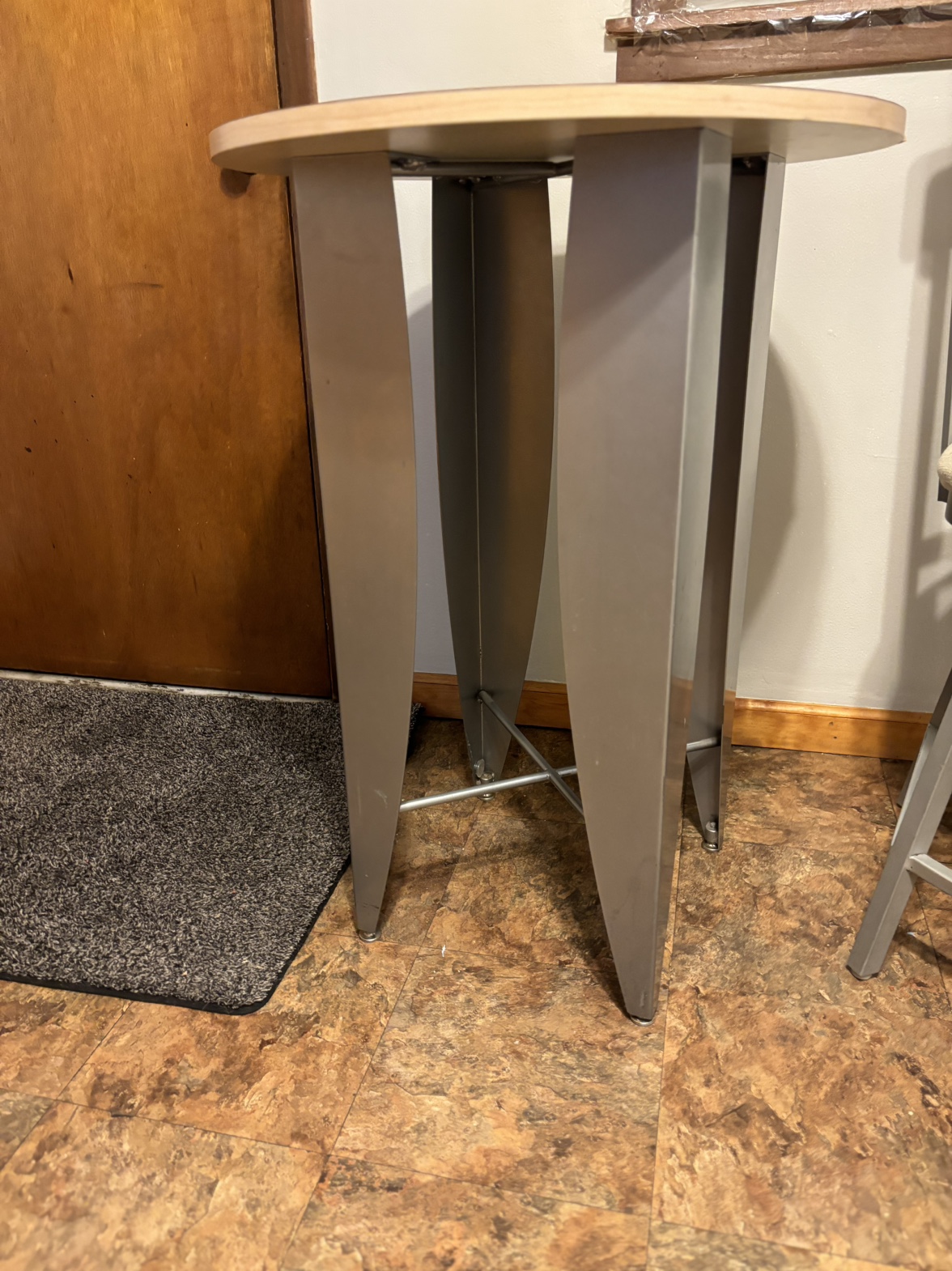 Cocktail table